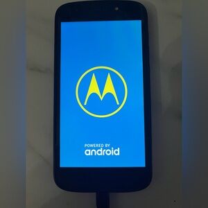 Motorola Moto E5 Play smartphone. Reset unlocked